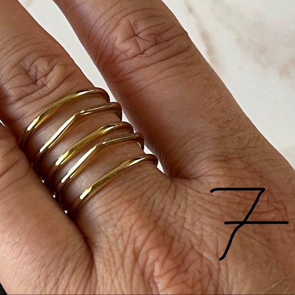 Bundle of Gold Tone Rings - Picture 7 of 9